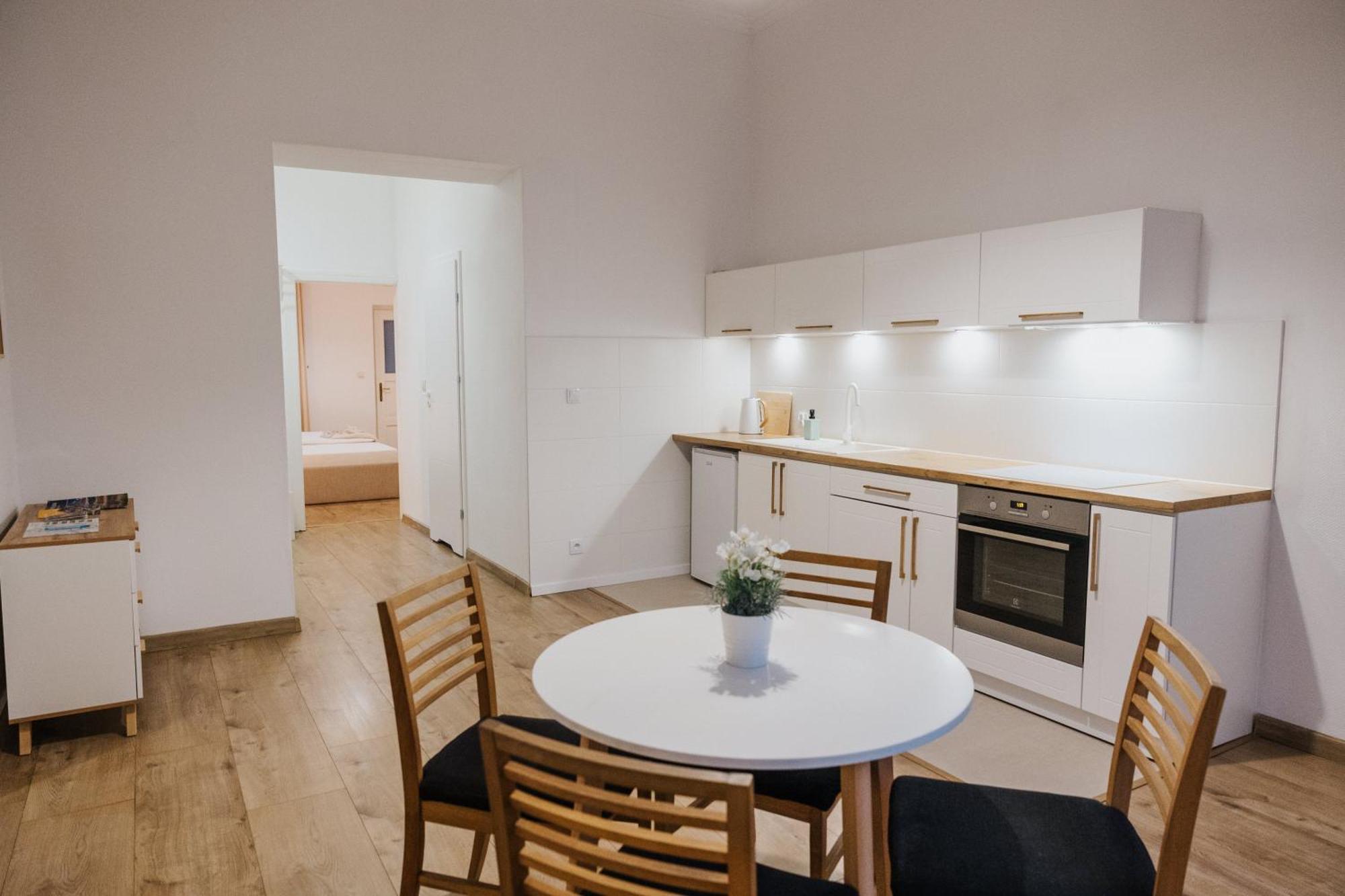 Atticus Apartments Krasków Εξωτερικό φωτογραφία
