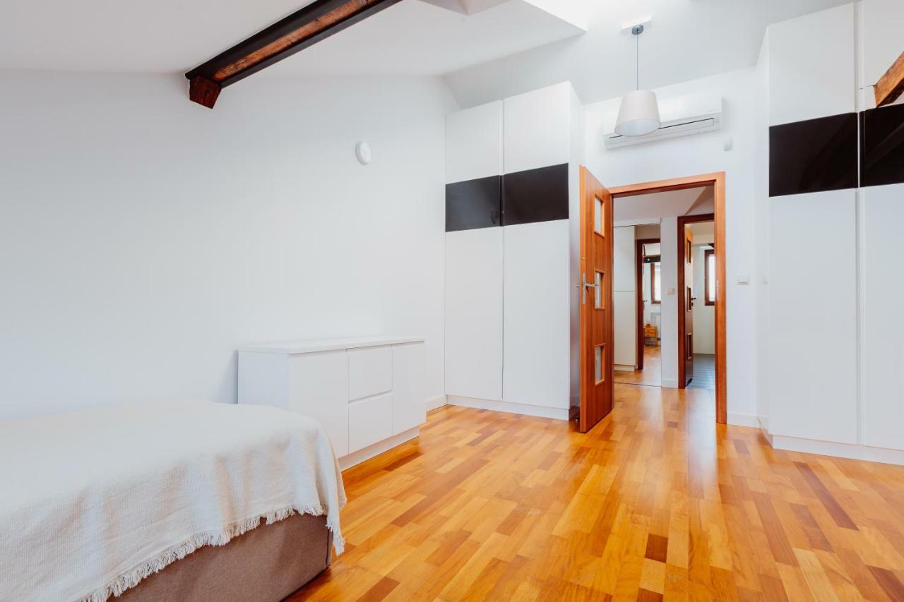 Atticus Apartments Krasków Εξωτερικό φωτογραφία